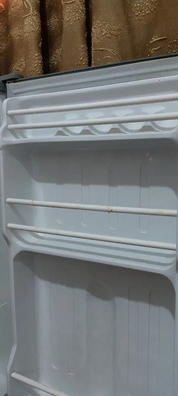 یخچال ایستکول سایز کوچک کاملا تمیز و سالم|یخچال و فریزر|چمران, |دیوار