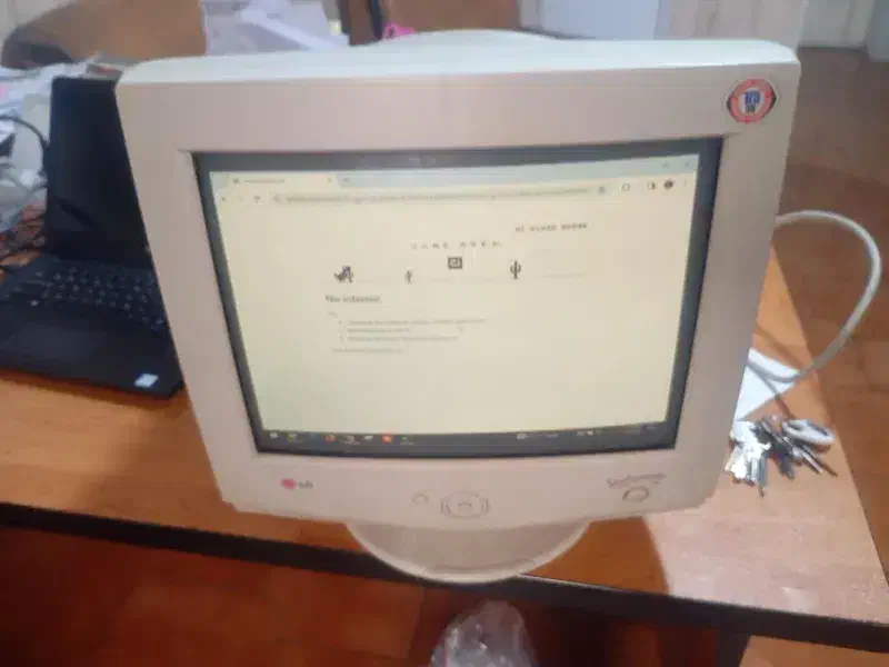 مانیتور crt قدیمی یا جدید|قطعات و لوازم جانبی رایانه|شیراز, دشت چنار|دیوار