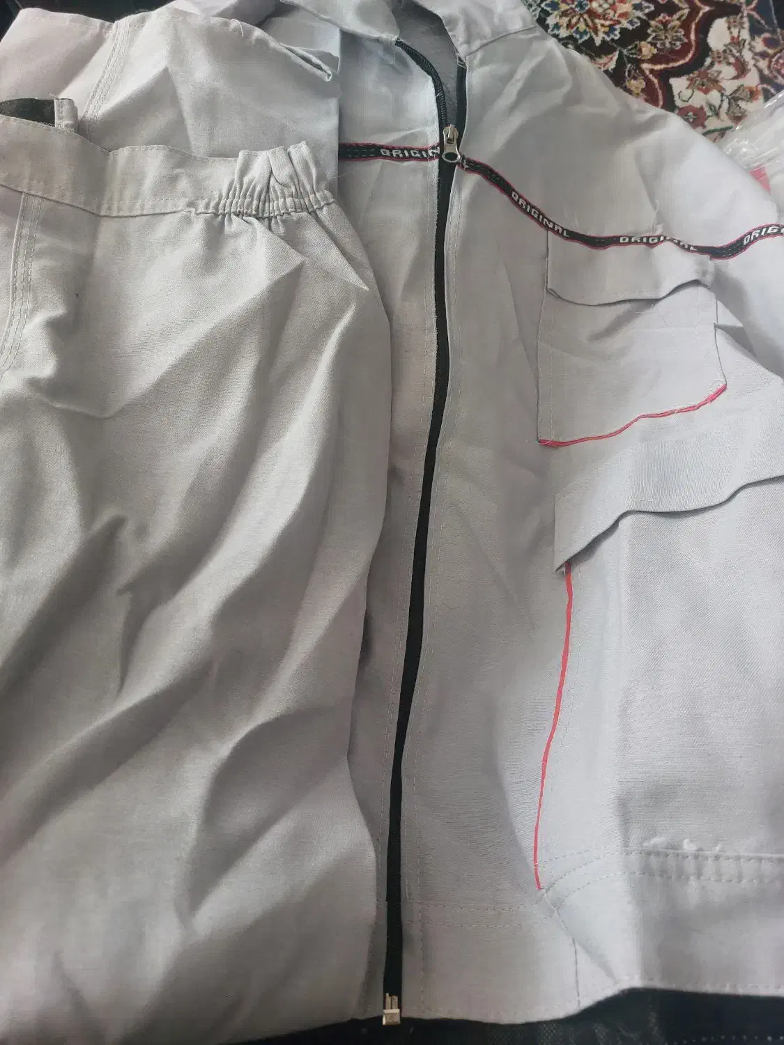 لباس کار|لباس|شاهین‌شهر, برخوار غرب|دیوار