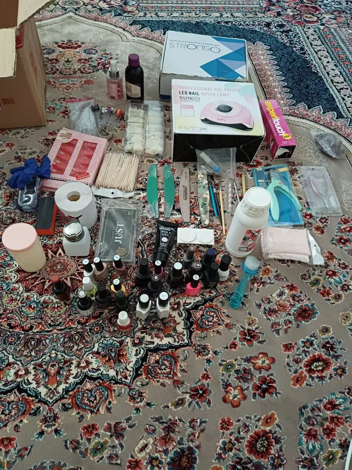 لوازم کاشت ناخن|آرایشگاه و سالن‌های زیبایی|سبزوار, توحیدشهر|دیوار