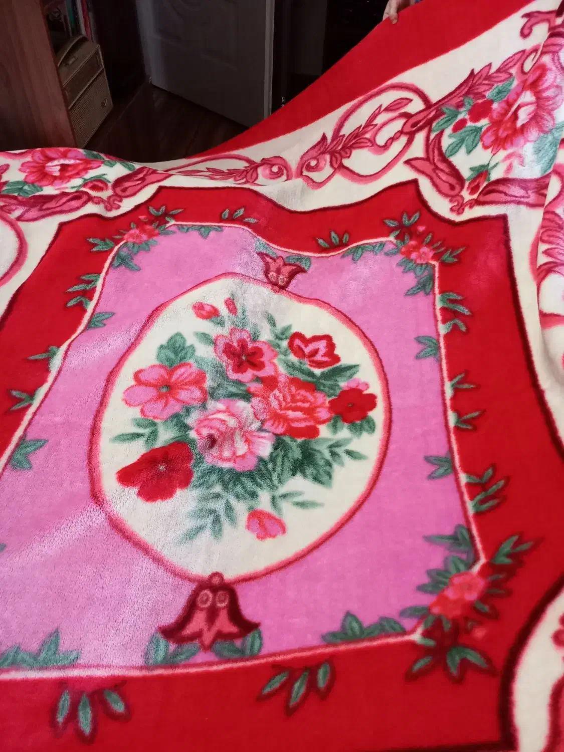 یک عدد پتوی دو نفره خوش رنگ و زیبا|رختخواب، بالش، پتو|قزوین, |دیوار