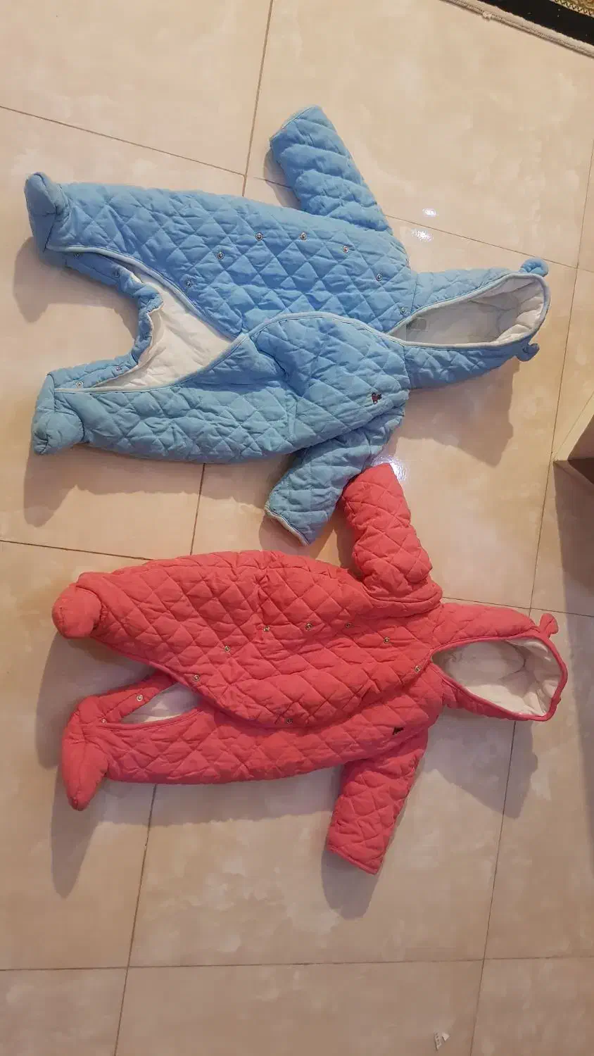 تعدادی لباس بچه و اغوشی و کاپشن و لباس بافت|کفش و لباس بچه|کرج, کمالشهر|دیوار