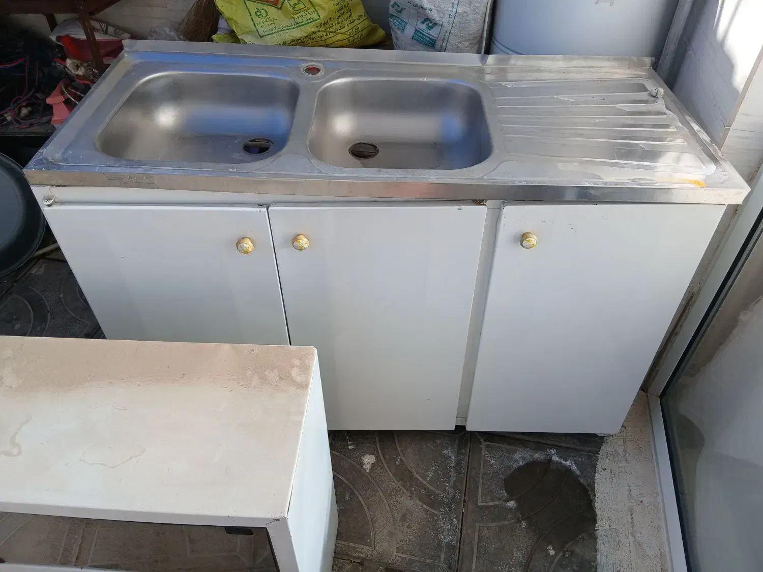 یه عددکمد ظرف شویی فلزی همراه با آبچکان|آب‌چکان و نظم‌دهنده ظروف|مرند, |دیوار