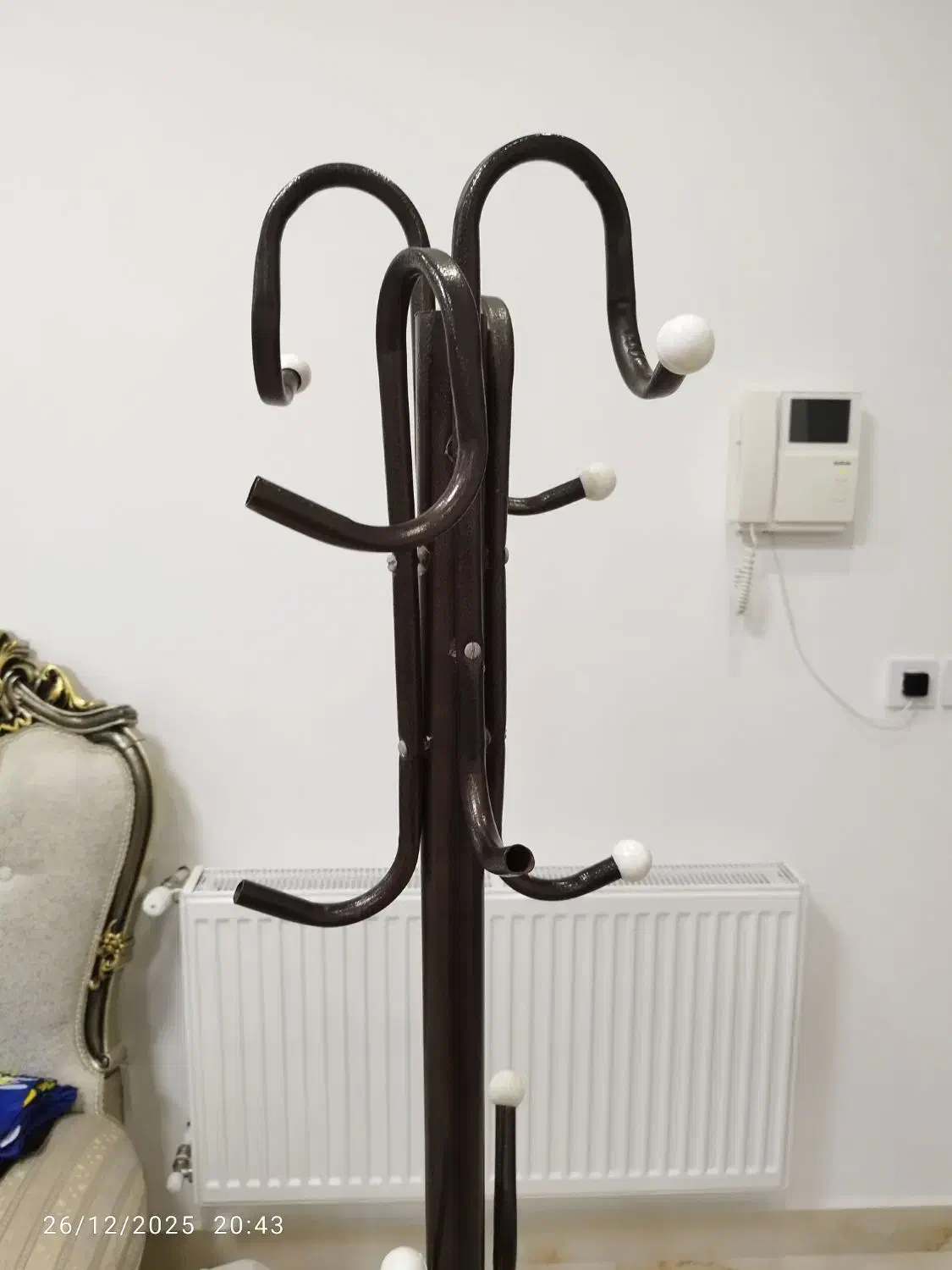 جا لباسی|بندرخت و رخت‌آویز|بندر انزلی, شاکوچه|دیوار