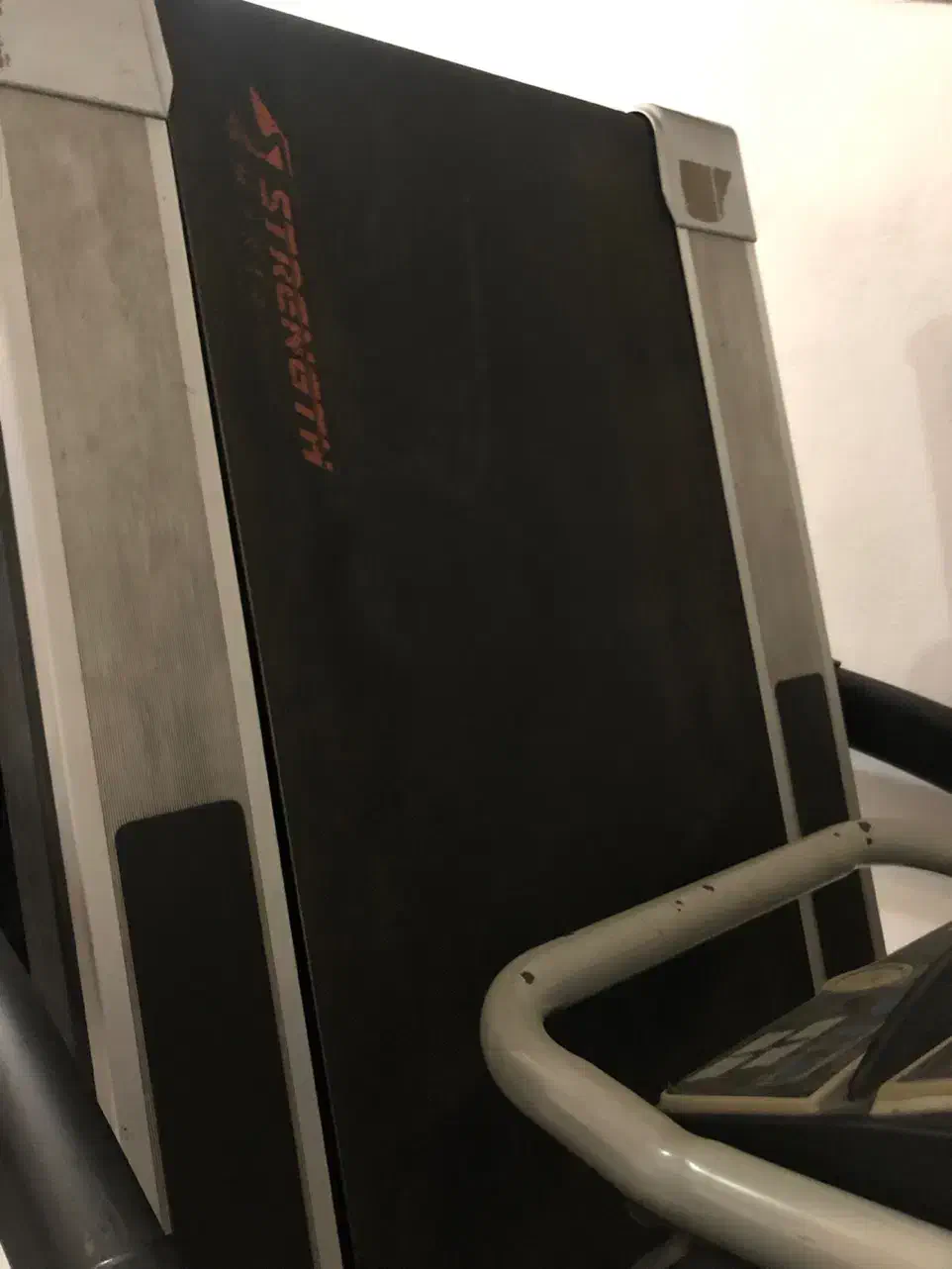 تردمیل|تجهیزات ورزشی|نور, |دیوار