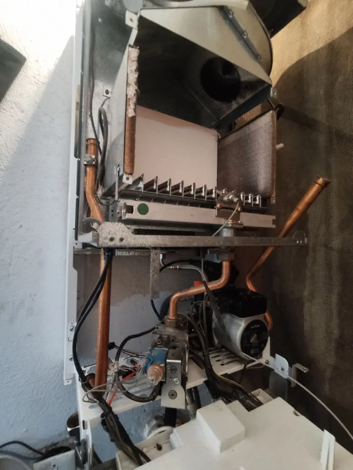 سرویس سالیانه پکیچ و آبگرم کن رفع کد خطای پکیچ|آبگرمکن، پکیج، شوفاژ|سنندج, |دیوار