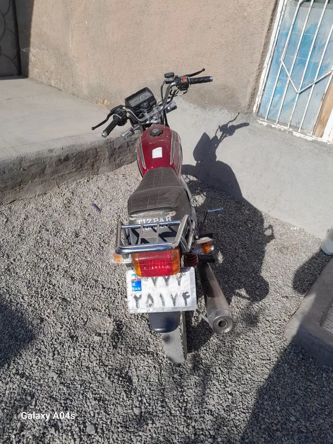 فروش یک دستگاه موتور سیکلت|موتورسیکلت|تربت‌حیدریه, کوه سنگی|دیوار