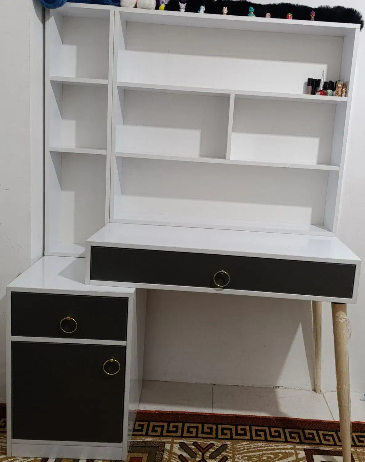 میز تحریر کتابخانه|میز تحریر و کامپیوتر|ری, شهادت|دیوار