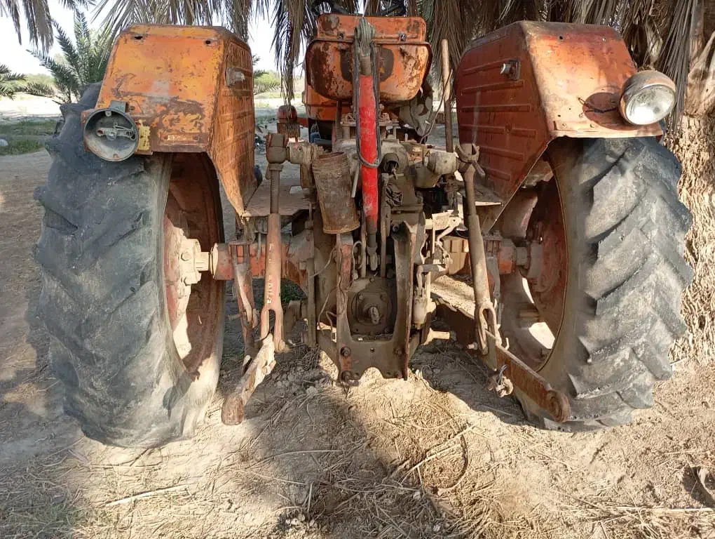 تراکتور|خودرو سنگین|شمیل, |دیوار