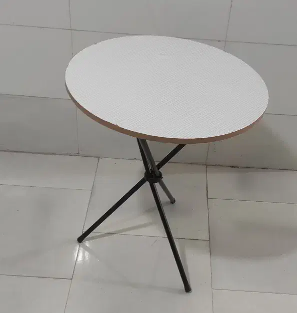 میز خاطره پایه فلزی  با رومیزی ساتن|مبلمان خانگی و میز عسلی|پرند, فاز ۴|دیوار