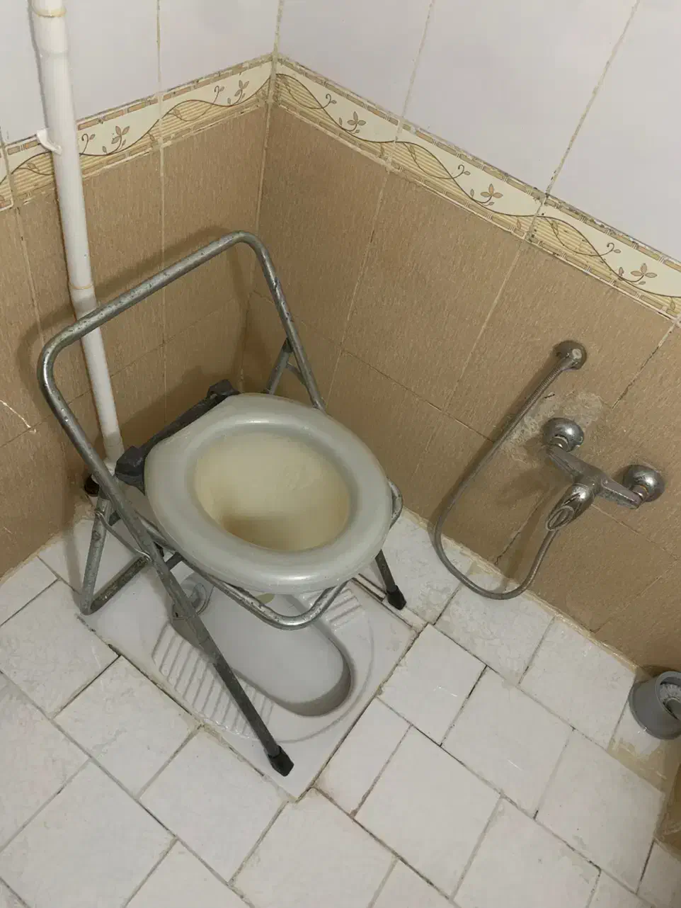 توالت فرنگی سیار به همراه قیف ژله ای|لوازم سرویس بهداشتی|گلبهار, شهر جدید گلبهار|دیوار