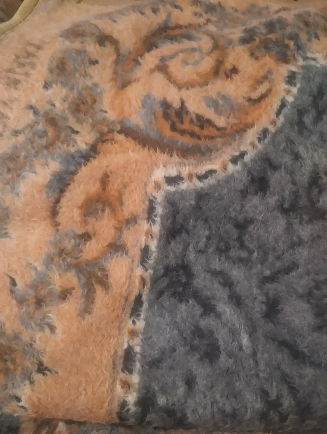 پتو سالم|رختخواب، بالش، پتو|خوی, |دیوار