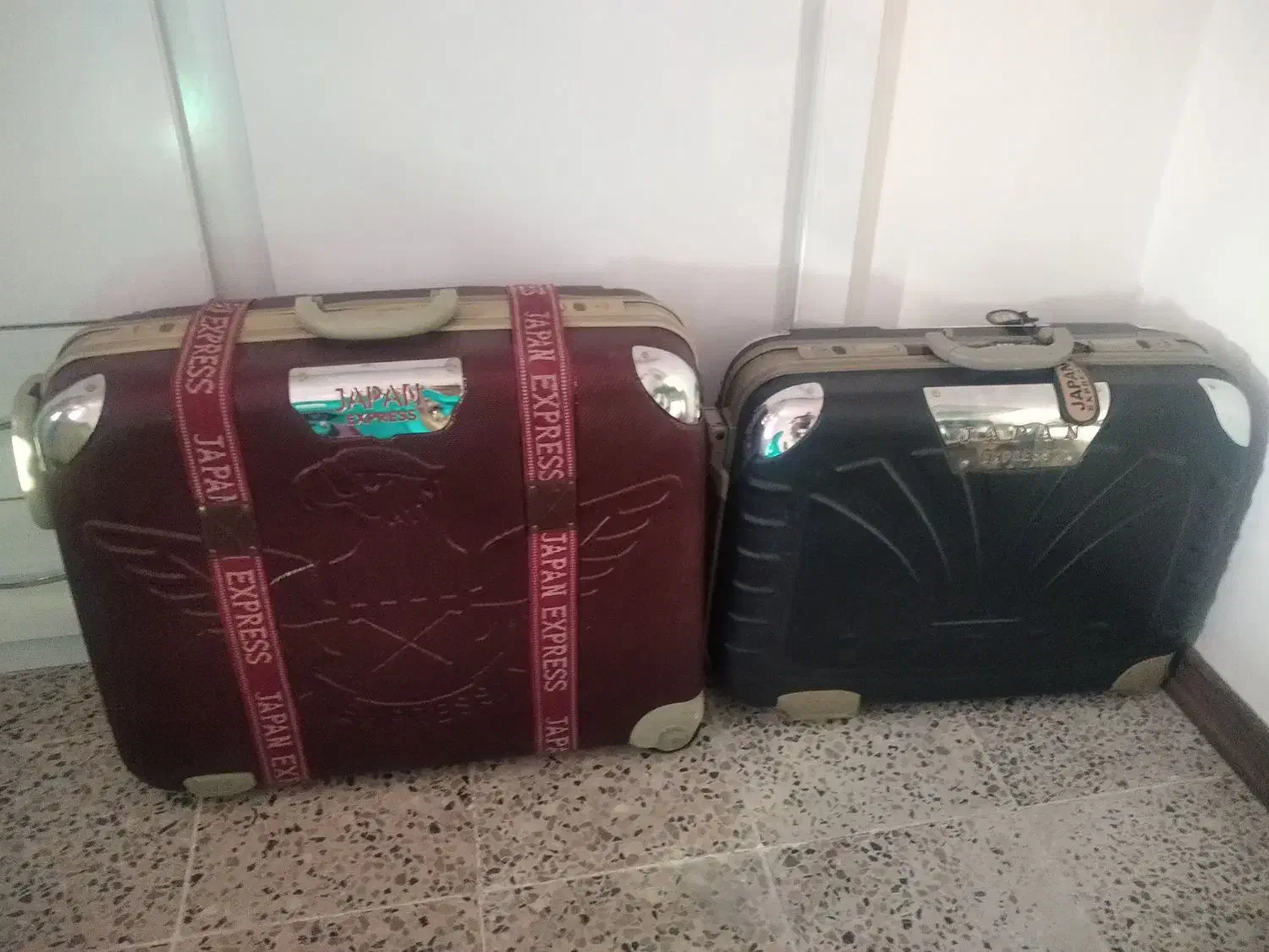 دو عدد چمدان نو|کیف، کفش، کمربند|دوگنبدان, |دیوار