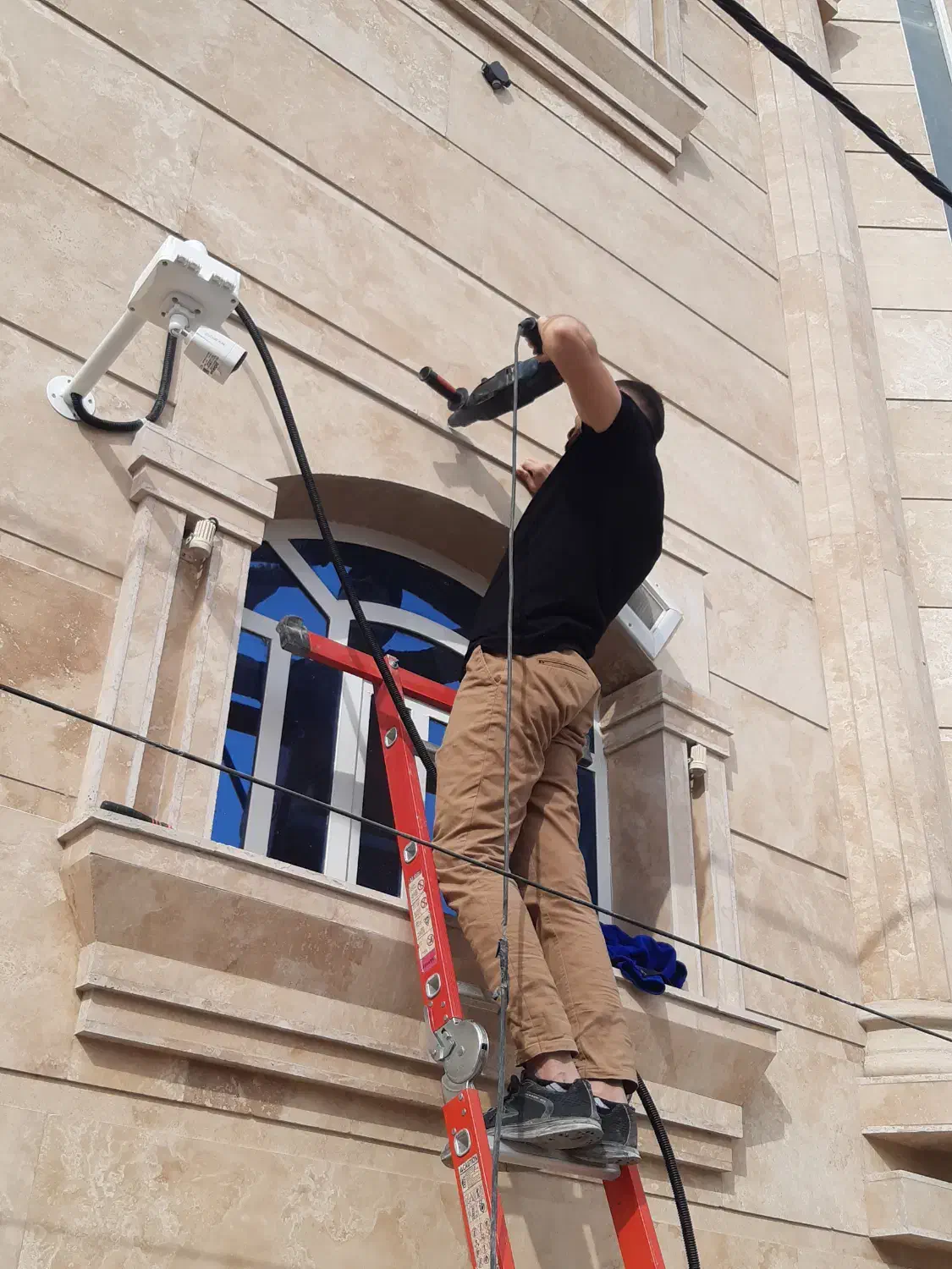 نصب و راه اندازی انواع دوربین مدار بسته و دزدگیر|خدمات پیشه و مهارت|فیروزآباد (فارس), |دیوار