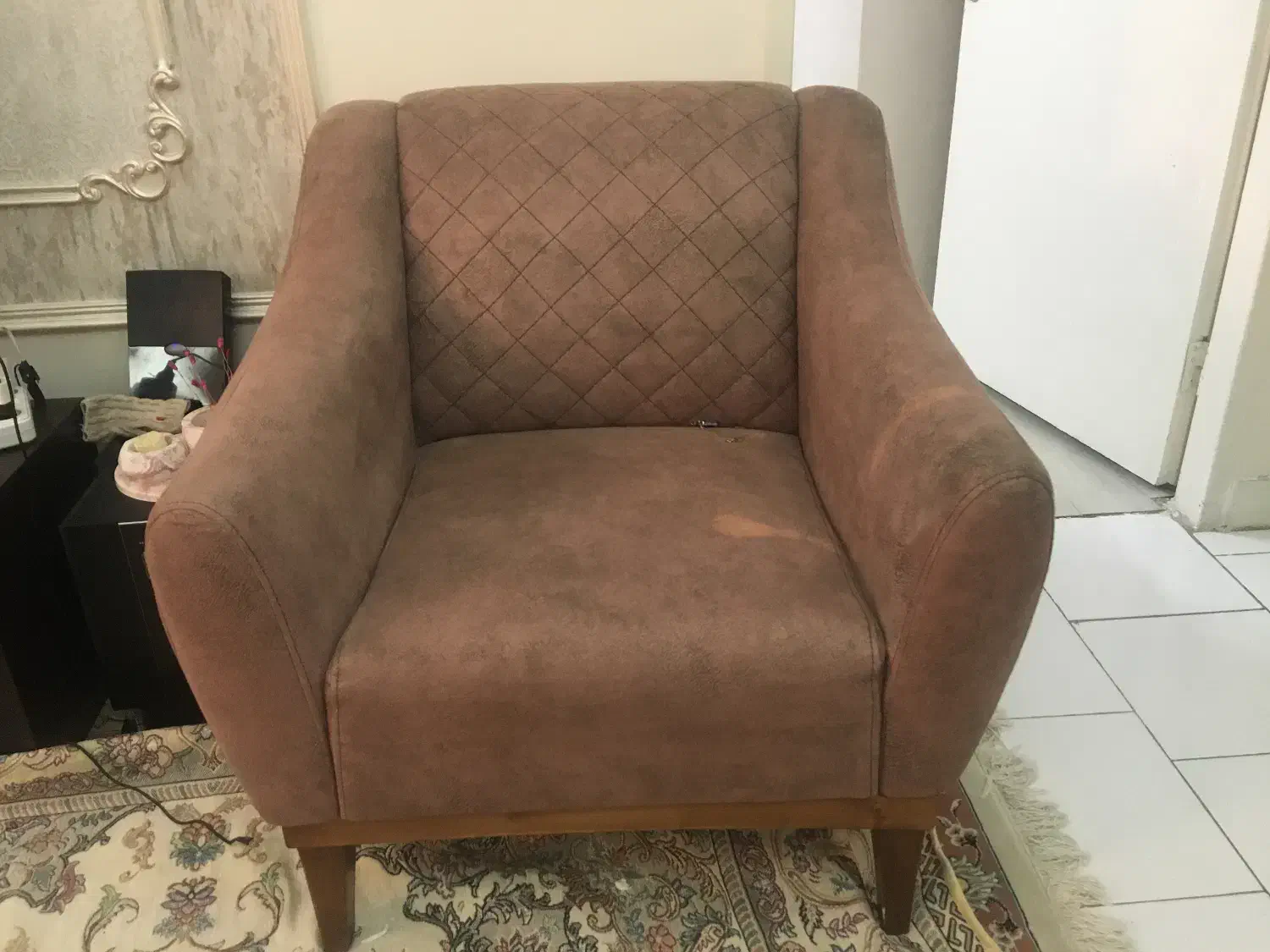 نیم ست مبل راحتی ۴ نفره سالم بدون زدگی و پارگی|مبلمان خانگی و میز عسلی|مشهد, هنرستان|دیوار