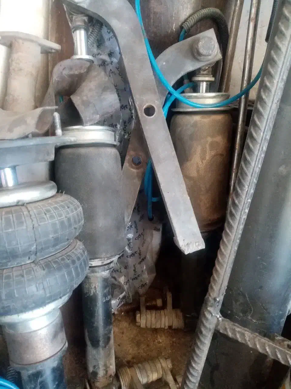 پنوماتیک پژو کمک‌بادی|قطعات یدکی و لوازم جانبی|کاشمر, |دیوار