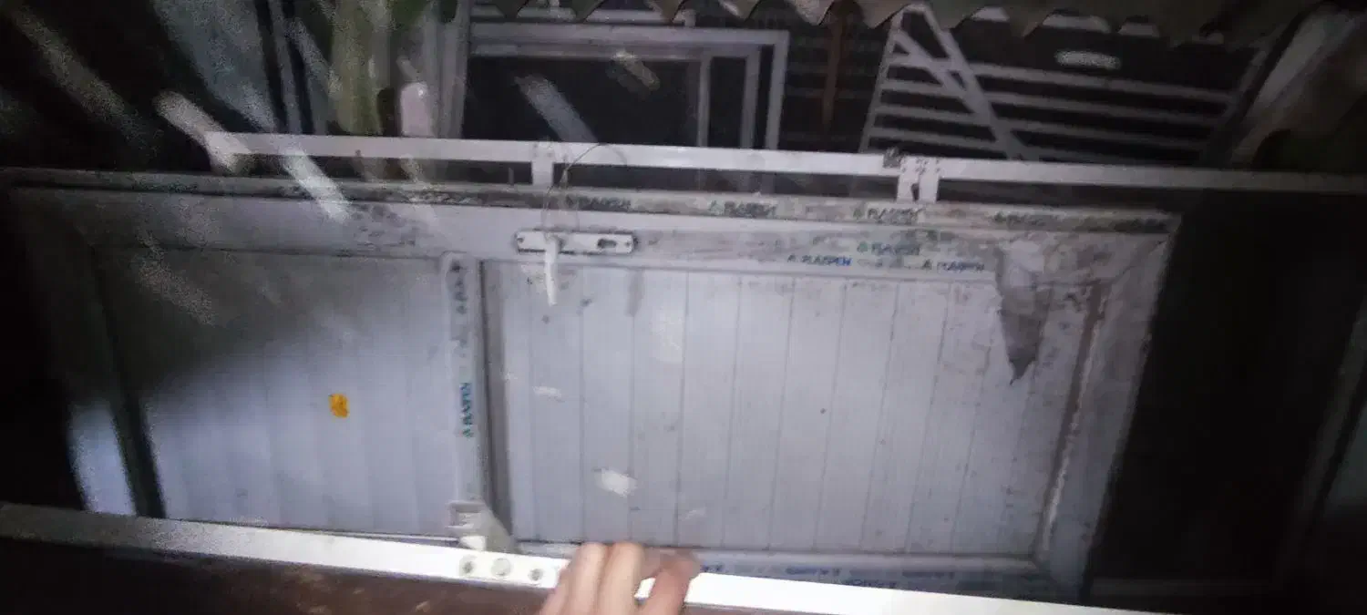 دو درب پی وی سی دست دوم|مصالح و تجهیزات ساختمان|باسمنج, |دیوار