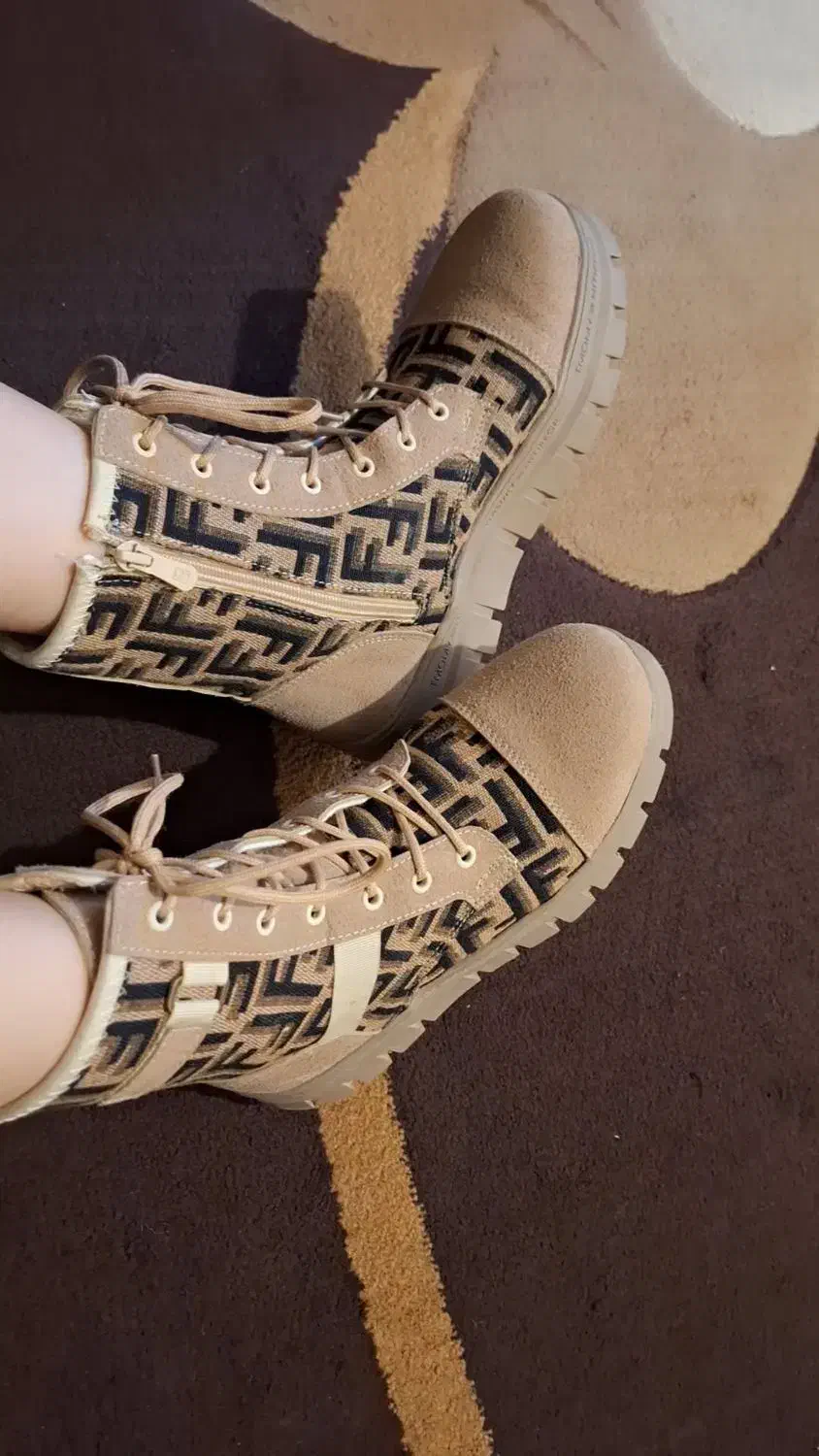 کفش بوت|کیف، کفش، کمربند|ایذه, |دیوار