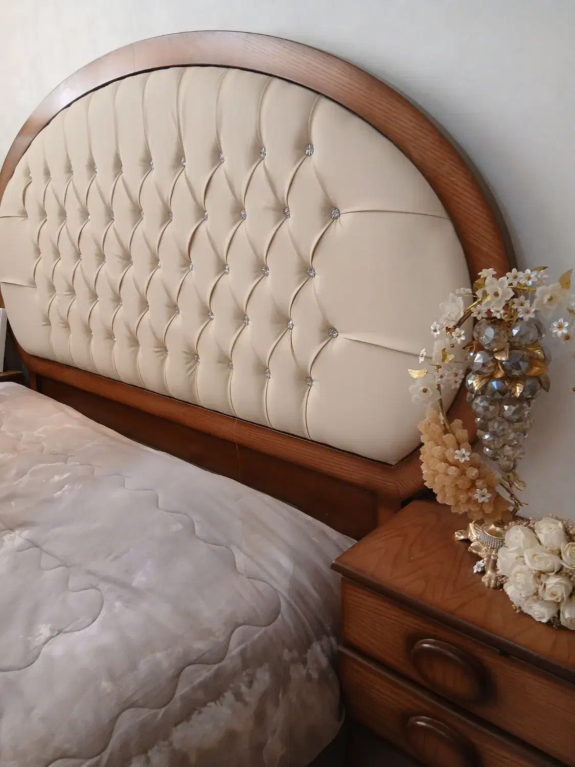 تخت دو نفره|تخت و سرویس خواب|تربت‌حیدریه, قائم|دیوار