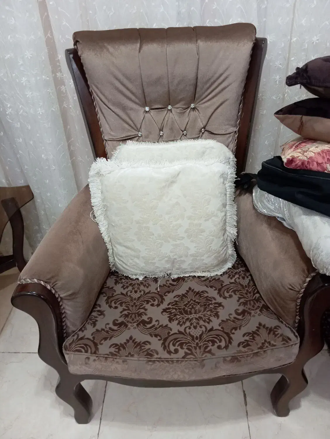 فروش مبل 9 نفره 4تا تک نفره یه سه نفره یه دونفره|مبلمان خانگی و میز عسلی|شهرضا, |دیوار