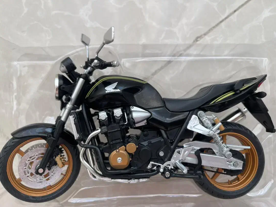 ماکت cb۱۳۰۰ نو با کارتن|اسباب‌‌بازی|تهران, دریان‌نو|دیوار