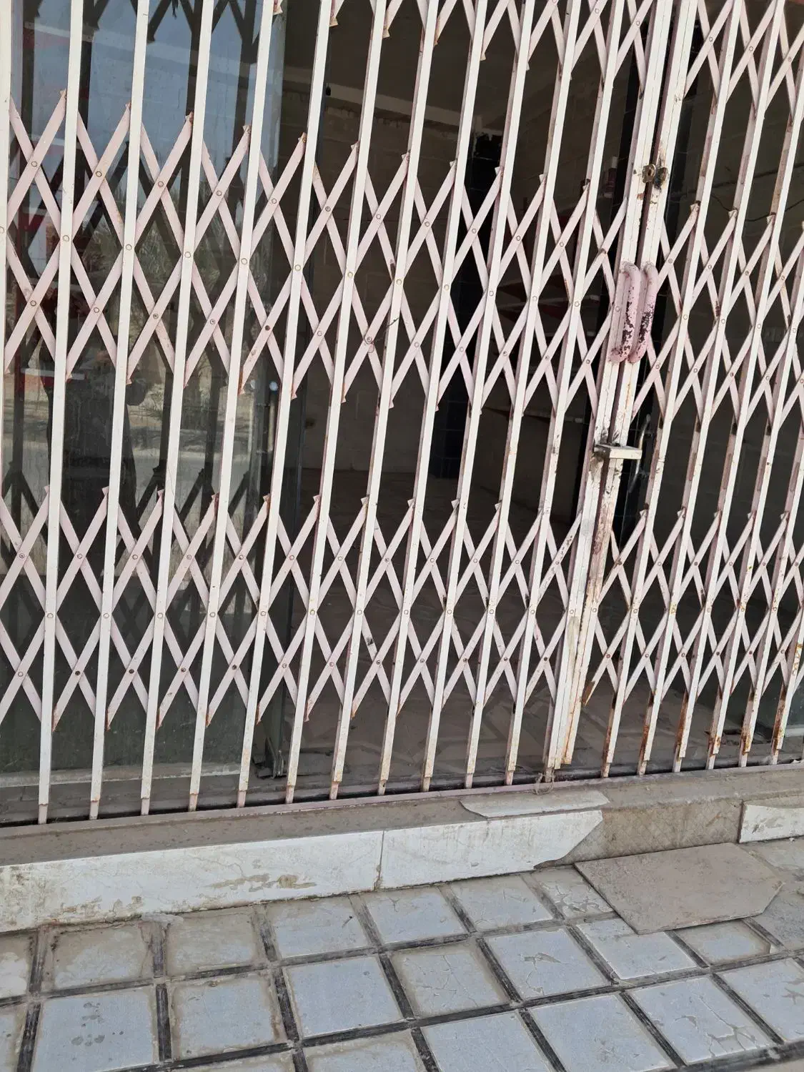 اجاره مغازه ۲۸ متری در شیشه ای|اجارهٔ مغازه و غرفه|سراوان, |دیوار