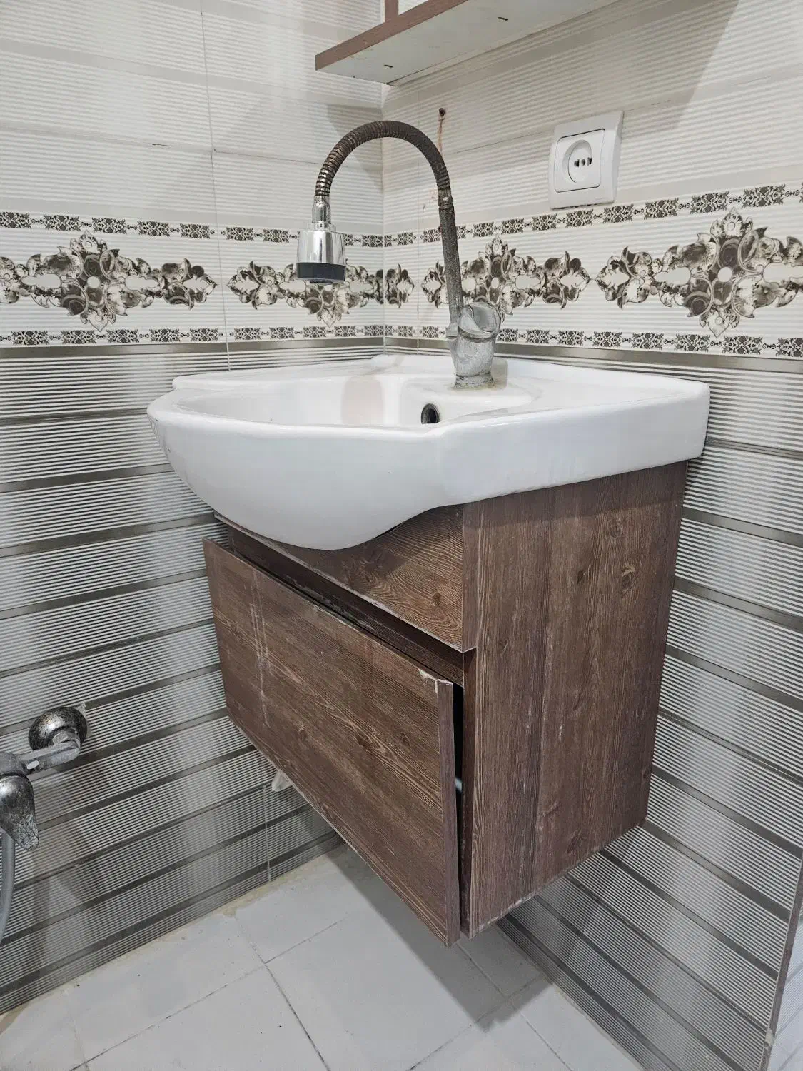 روشویی و توالت فرنگی|لوازم سرویس بهداشتی|کهریزک, |دیوار