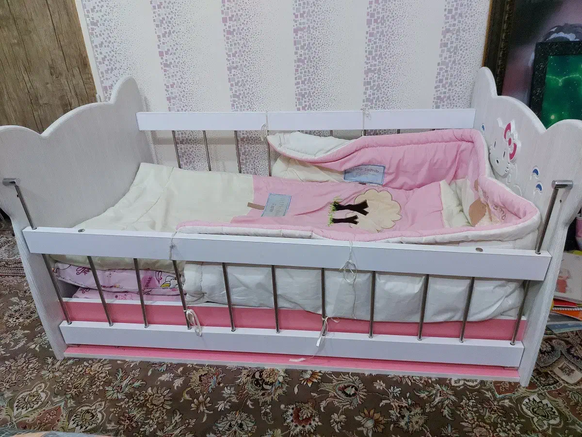 تخت خواب و تشک طبی و روتختی مخصوص کودک و نوزاد|تخت و صندلی بچه|فسا, |دیوار