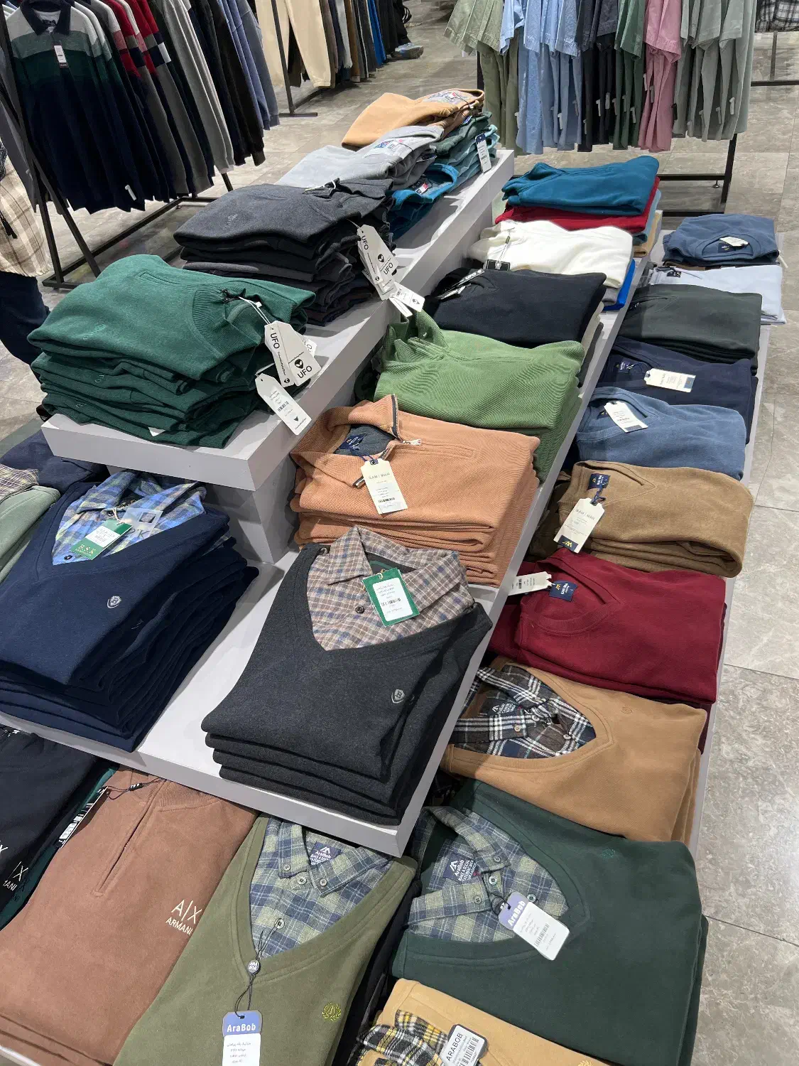 انبار دار اقا در زمینه لباس فروشی|استخدام خدمات فروشگاه و رستوران|گرگان, |دیوار