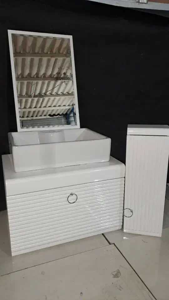 روشویی با آینه و باکس|لوازم سرویس بهداشتی|اصفهان, آهنگران|دیوار