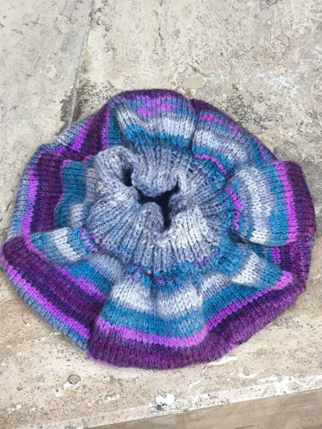 کلاه فرانسوی|لباس|ری, شهادت|دیوار