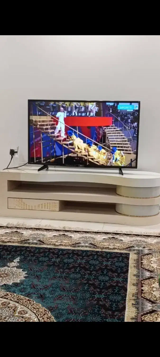 میز تلویزیون ام دی اف  رنگ کرم استخوانی  قیمت ۴ت|میز تلویزیون|شیراز, گلستان|دیوار