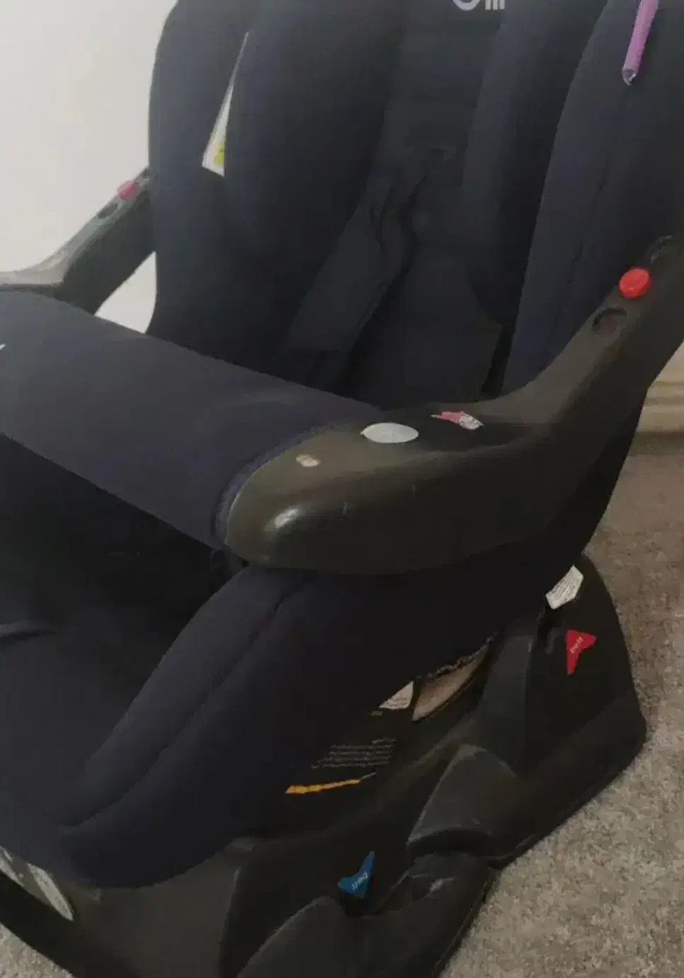 صندلی ماشین کودک|تخت و صندلی بچه|ایلام, |دیوار