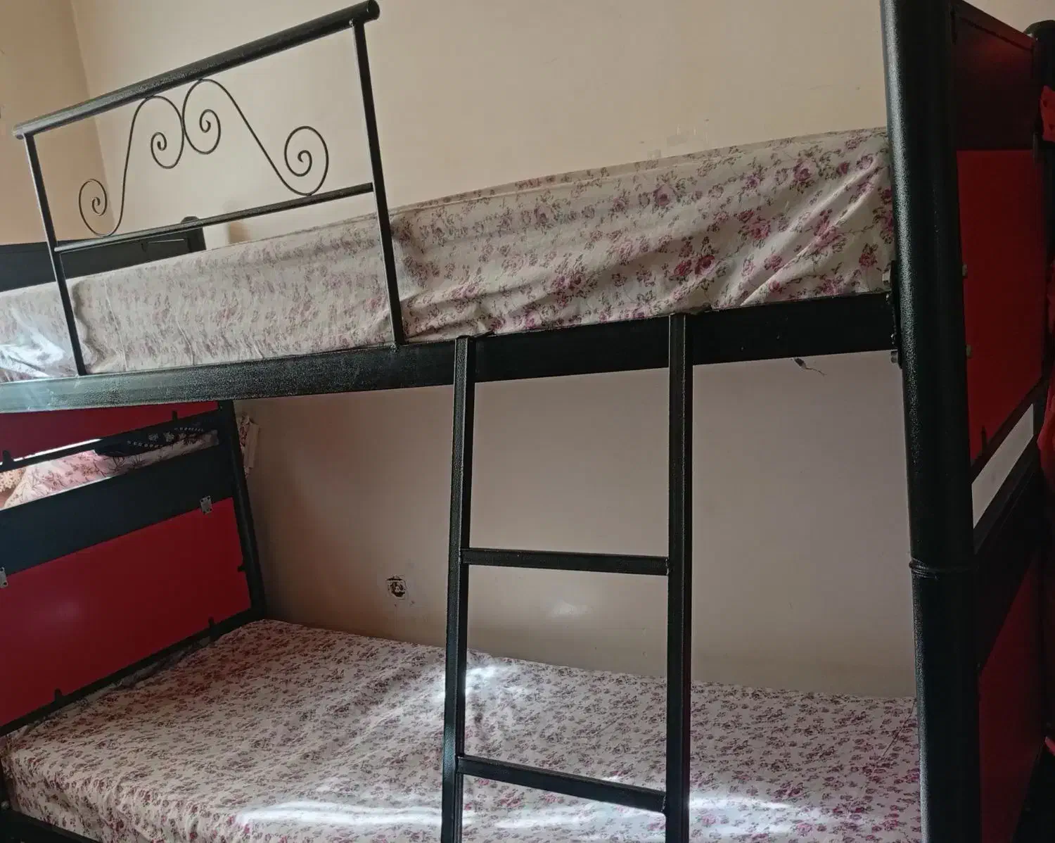 تخت نوجوان|تخت و سرویس خواب|دورود, |دیوار