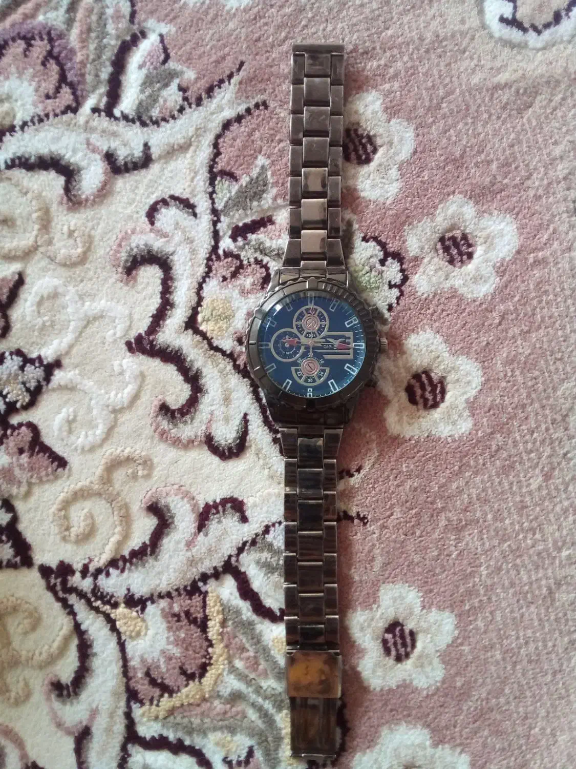 ساعت مچی|ساعت|قم, حکمت شمالی|دیوار