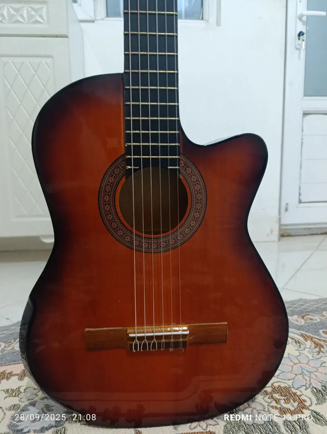 گیتار با کیف خود گیتار|گیتار، بیس، امپلیفایر|ملایر, |دیوار