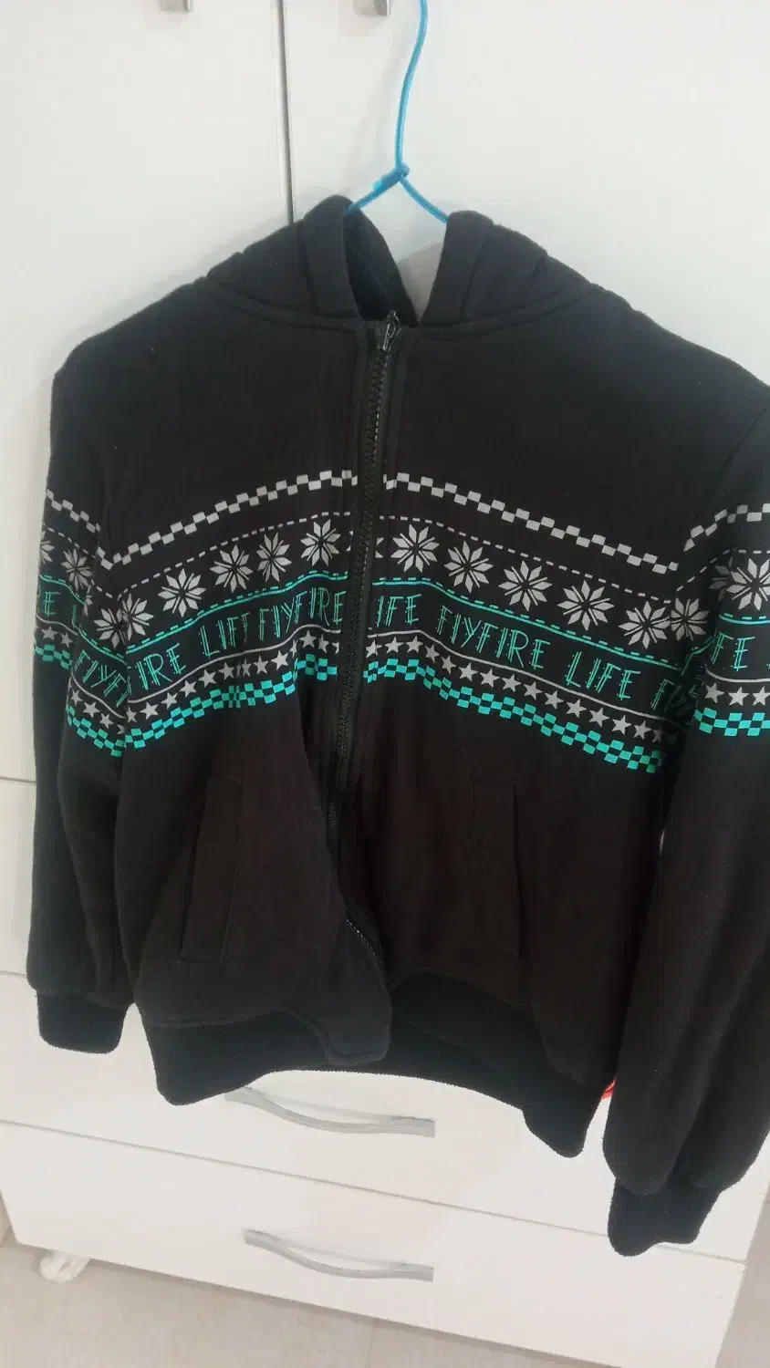 سویشرت و بافت گرم همه در حد نو و مارک دار|کفش و لباس بچه|اندیشه, اندیشه فاز ۴|دیوار