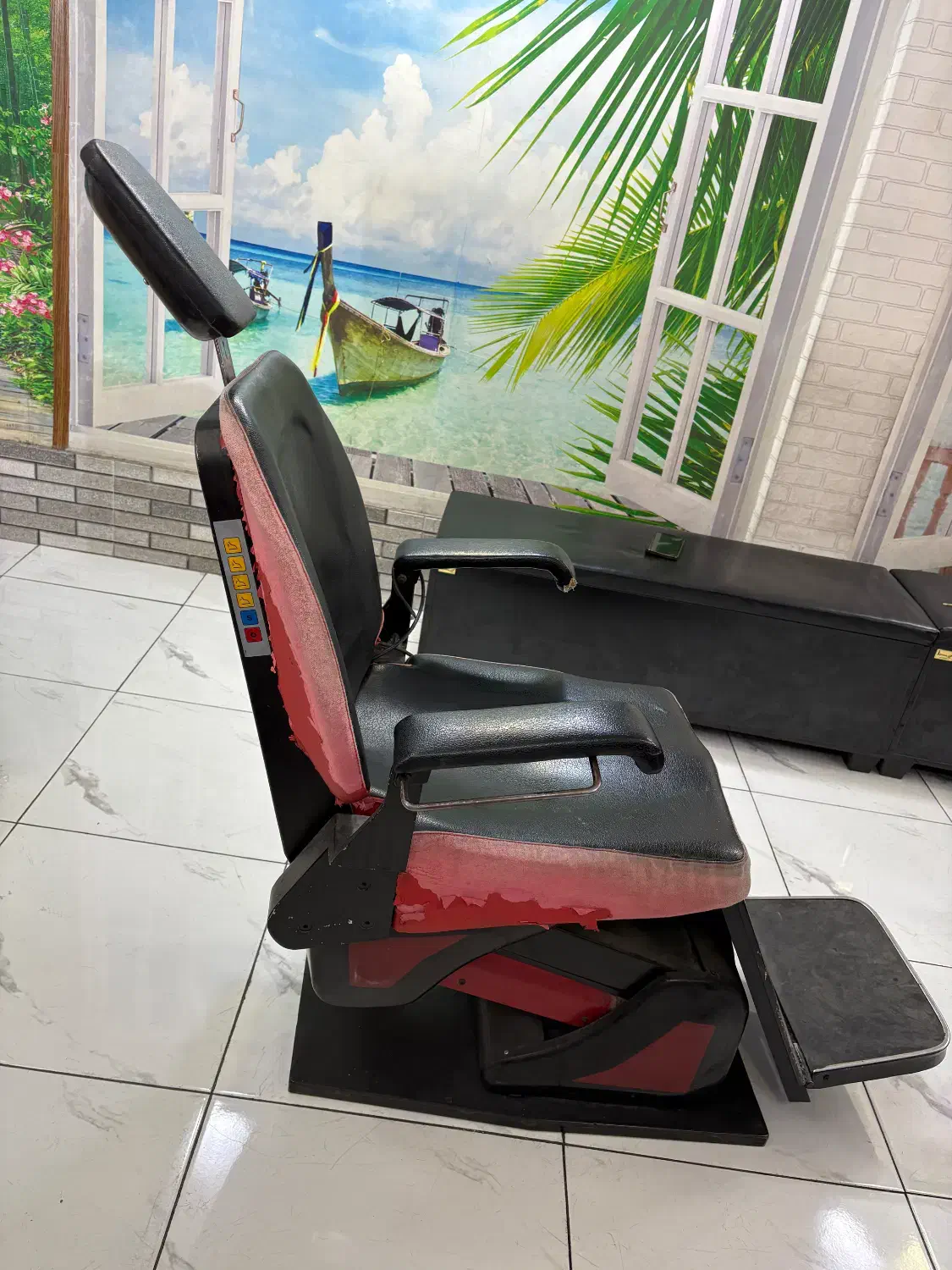 صندلی برقی ارایشگاه|آرایشگاه و سالن‌های زیبایی|تهران, چوب تراش|دیوار