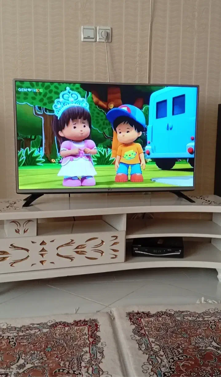 تلویزیون.|تلویزیون و پروژکتور|قم, شهرک امام حسین|دیوار