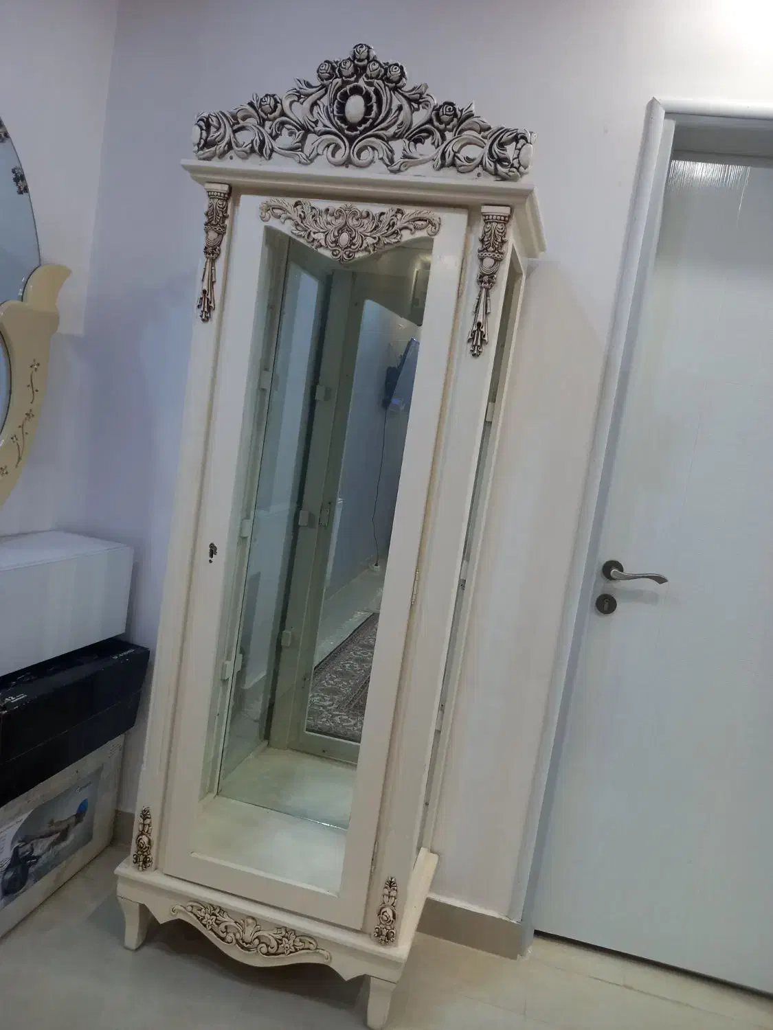 ویترین شیری رنگ|بوفه، ویترین، کنسول|رشت, شهرک صبا|دیوار