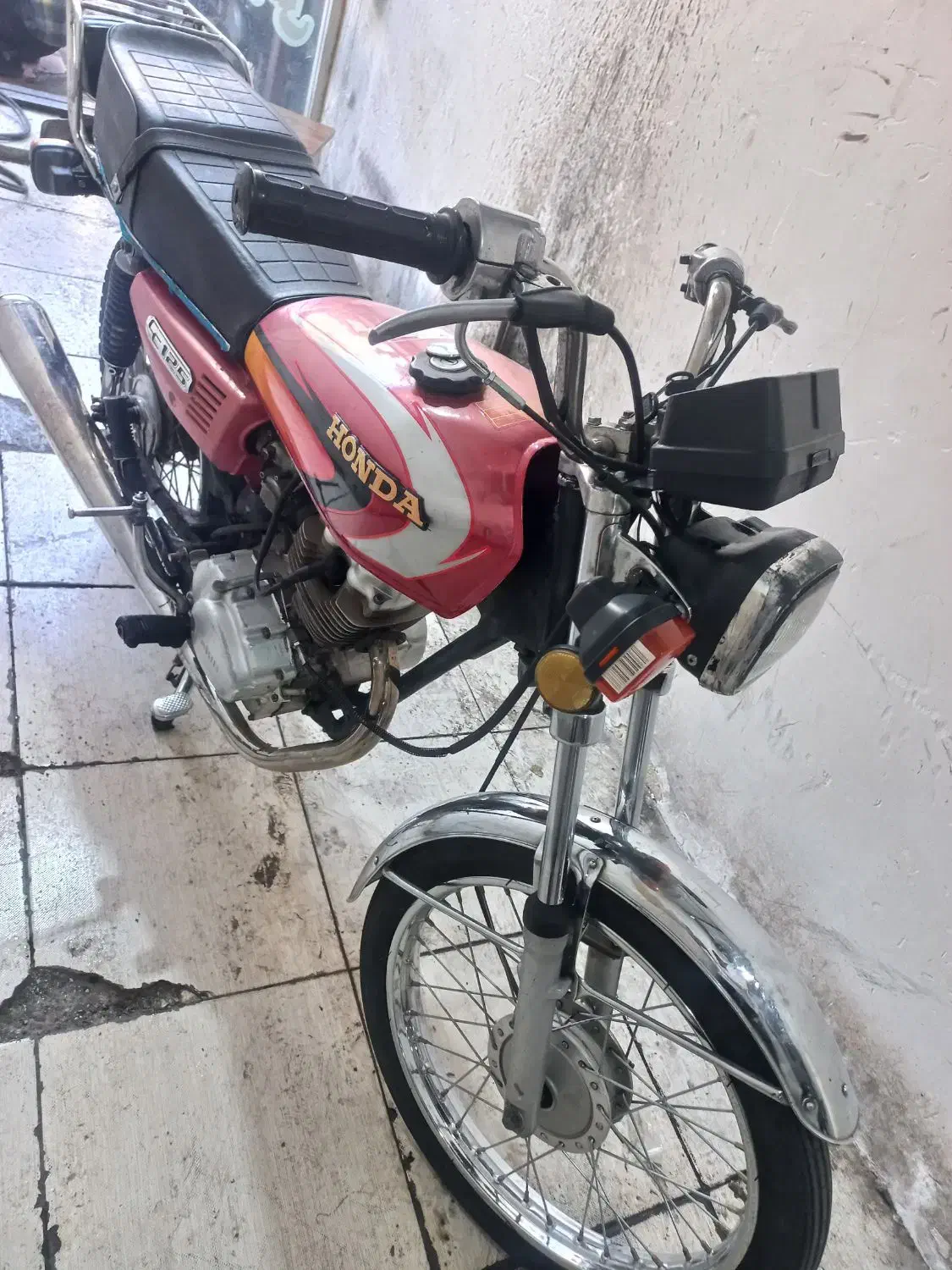 ۸۶ پلاک ملی خیلی تمیز وسالم|موتورسیکلت|قم, دروازه چوبی|دیوار