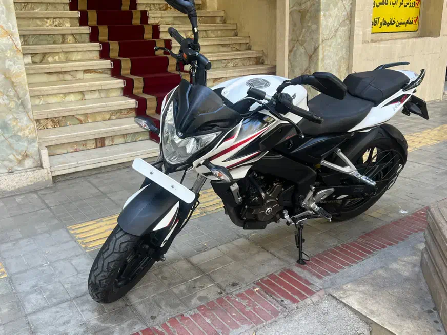 پالس ان اس۲۰۰ مدل ۹۵ تک برگ سند|موتورسیکلت|اصفهان, خواجو|دیوار