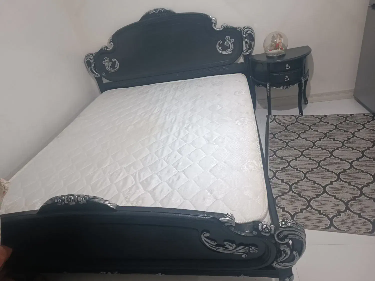 سرویس خواب|تخت و سرویس خواب|بومهن, |دیوار