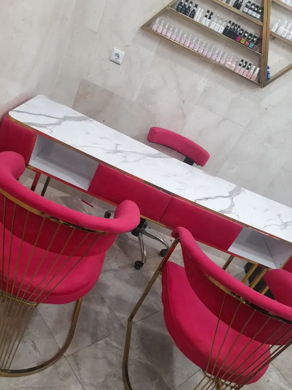 میزدونفره ناخن بغل لمسه درحدنو|آرایشگاه و سالن‌های زیبایی|تهران, تسلیحات|دیوار