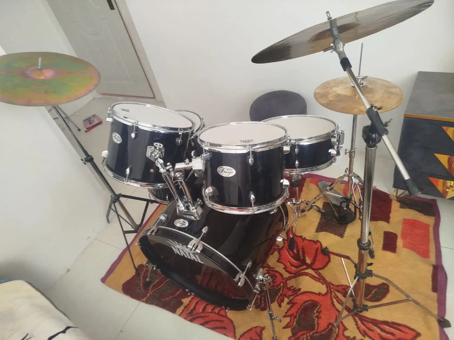 درام پرکاشن|درام و پرکاشن|مشهد, نوید|دیوار