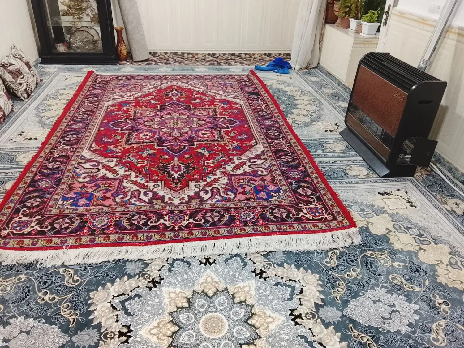 دو عدد فرش دست بافت قیمت وقت ۱۳۰ تومان|فرش|تیکمه داش, |دیوار