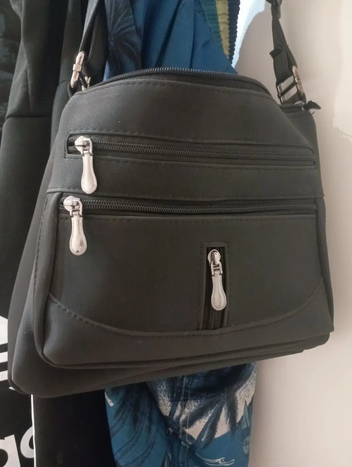 یک عدد کیف جا دار نو اصلا استفاده نشده فروخته میشه|کیف، کفش، کمربند|تربتحیدریه, فردوسی جنوبی|دیوار