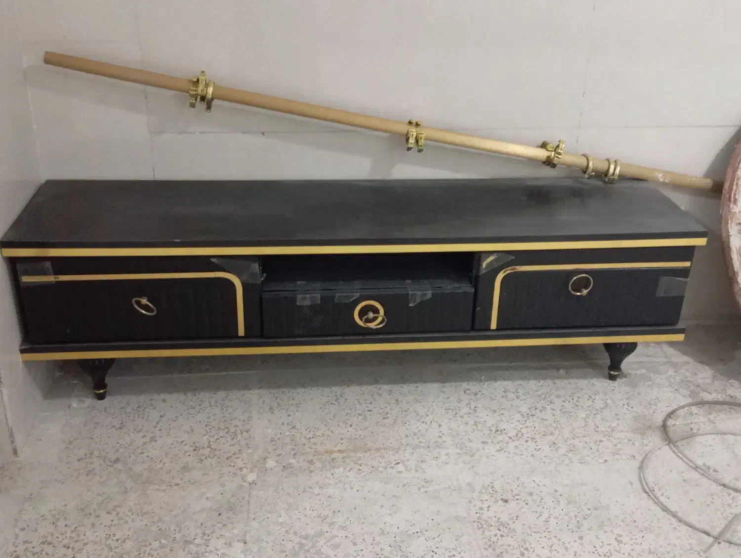 میز تلویزیون سالم و چوب پرده|میز تلویزیون|بهارستان, |دیوار