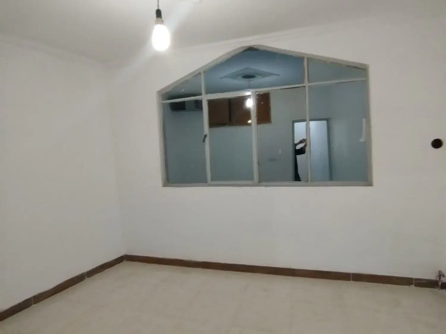 مغازه تجاری متراژ۴۲متر واقع درسه راه گلسرخی|اجارهٔ مغازه و غرفه|بروجرد, |دیوار