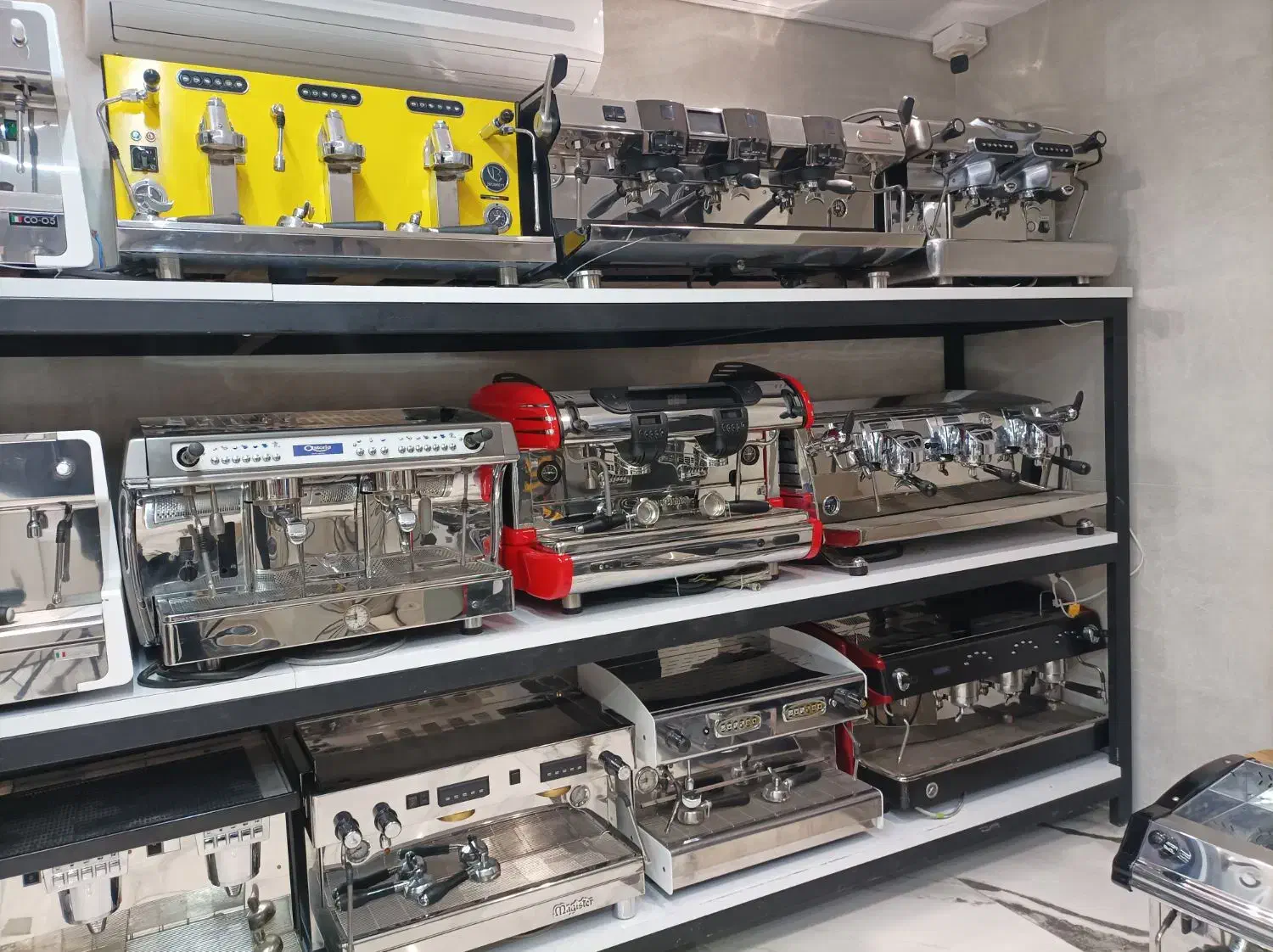 سیمونلی اورلیا|کافیشاپ و رستوران|رشت, نظری|دیوار